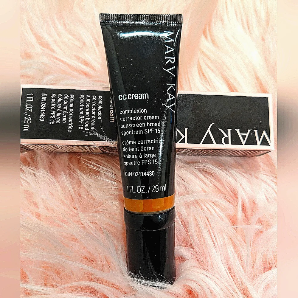 Mary Kay Complexion Corrector Cream Sunscreen SPF 15 - Picture 2 of 7
